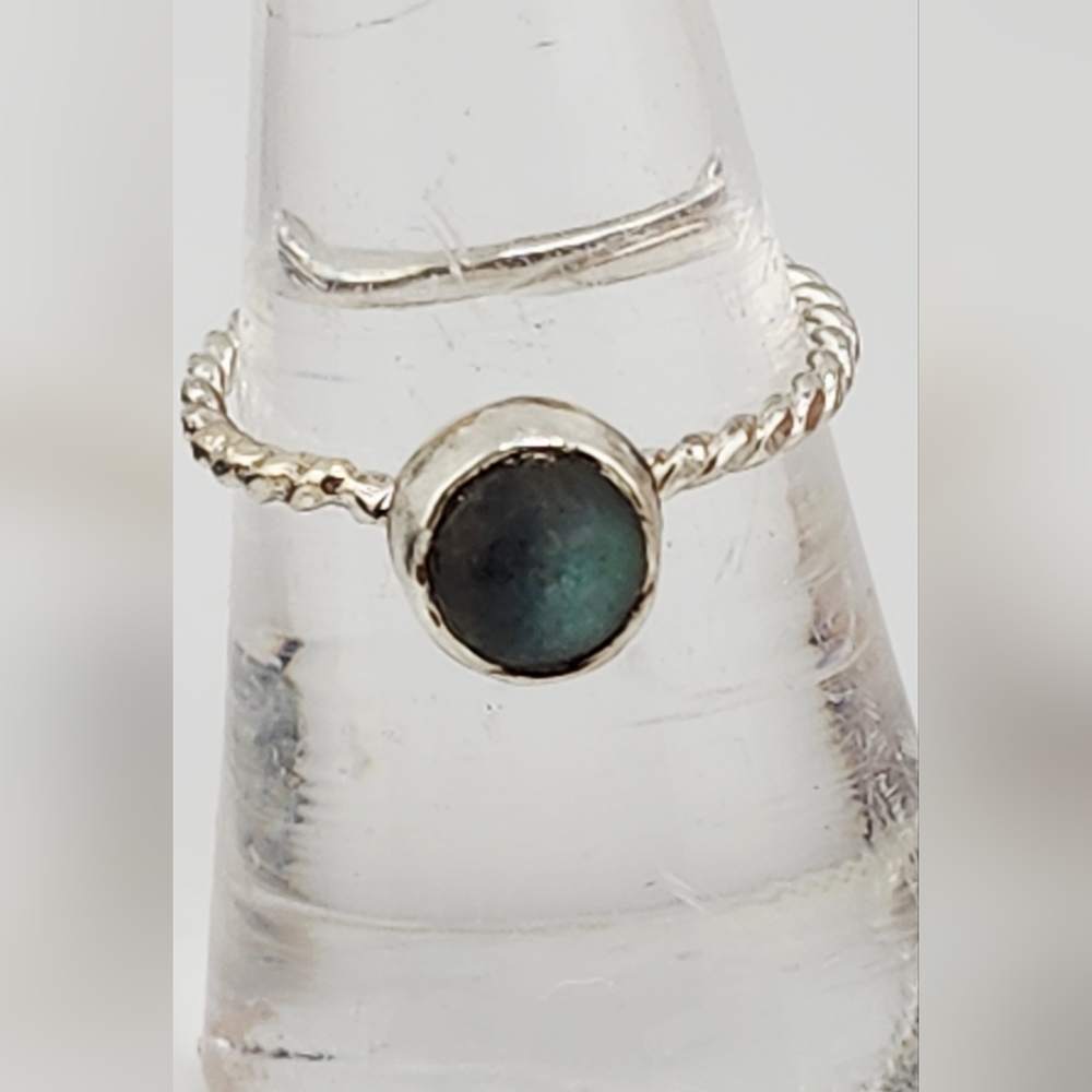 LABRADORITE HANDMADE RING WITH A TWISTED RING BAND UNISEX SIZE 7